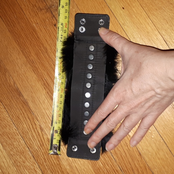 Vintage Glamour "Punk" Fur Cuff with Sparkle - Picture 3 of 4